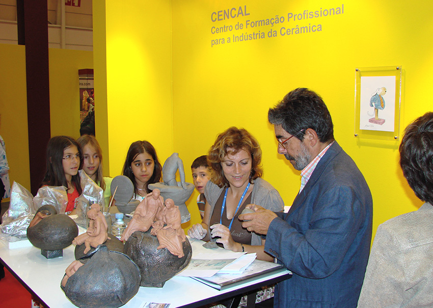 Ceramista caldense cria peças de cerâmica dando tridimensão aos desenhos