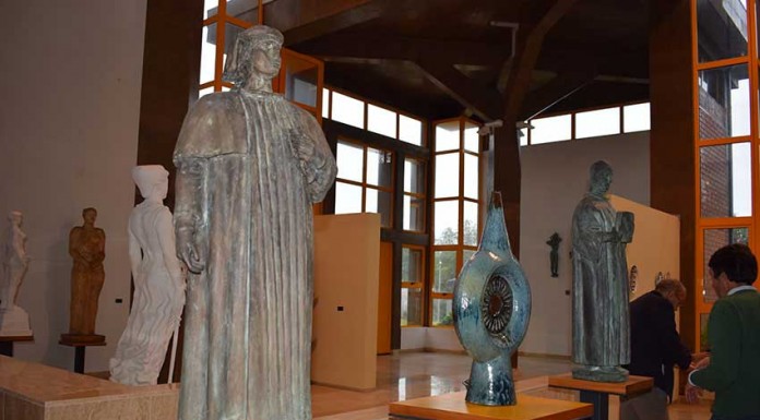 Alunos da ESAD apresentam peças de artistas que trabalharam na Secla Gazeta das Caldas - Alunos da ESAD apresentam peças de artistas que trabalharam na Secla