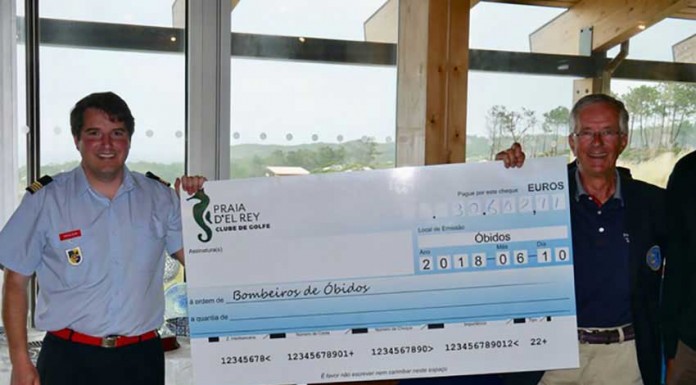 Jogadores de golfe doam 30 mil euros aos Bombeiros de Óbidos Gazeta das Caldas