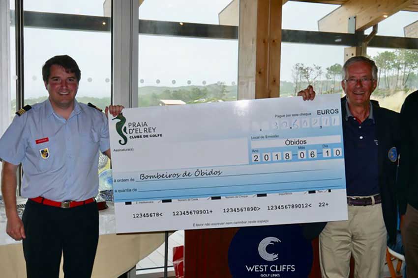 Jogadores de golfe doam 30 mil euros aos Bombeiros de Óbidos