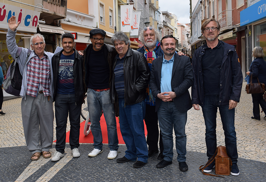 Gazeta das Caldas - Cartoonistas desenham caldenses na Rua das Montras