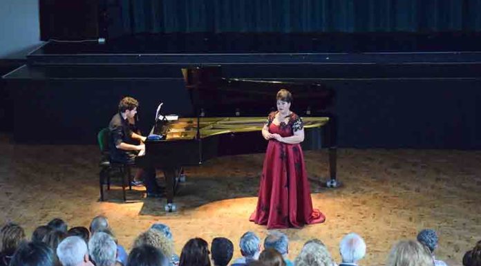 Cantora de ópera e pianista surpreendem público nos Pimpões Gazeta das Caldas