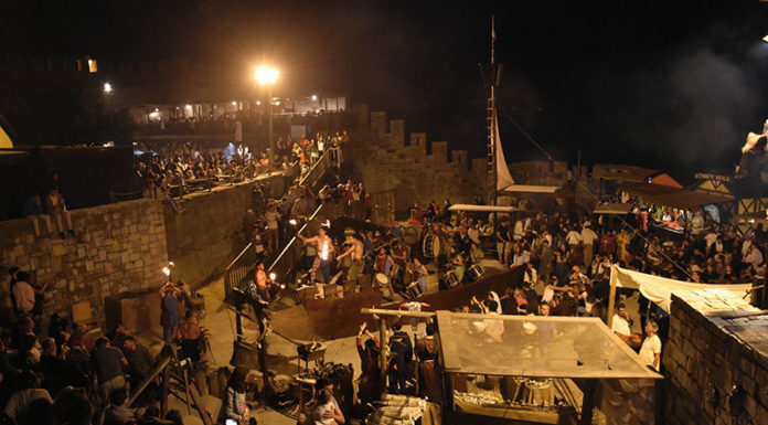 No Mercado Medieval há lutas pela água e barcos que lembram o tempo em que a região era navegável Gazeta das Caldas - Óbidos Medieval