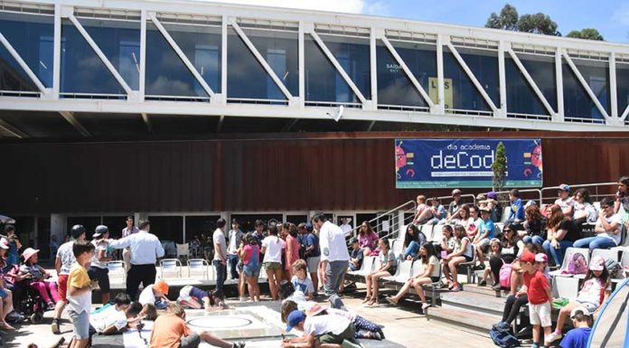 Robots criados na Academia deCode mostram habilidades a uma centena de crianças Gazeta daas Caldas - Parque Tecnológico