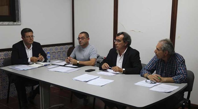 Os problemas das pessoas e o debate político numa assembleia de freguesia na Serra do Bouro Gazeta das Caldas
