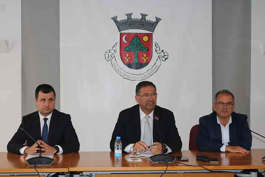 Secretário de Estado diz que Governo está a trabalhar com a CP para acabar com as supressões na linha do Oeste