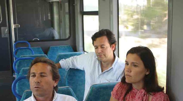 Assunção Cristas apanhou o comboio nas Caldas para Coimbra numa repetida acção de protesto sobre a linha do Oeste Gazeta das Caldas