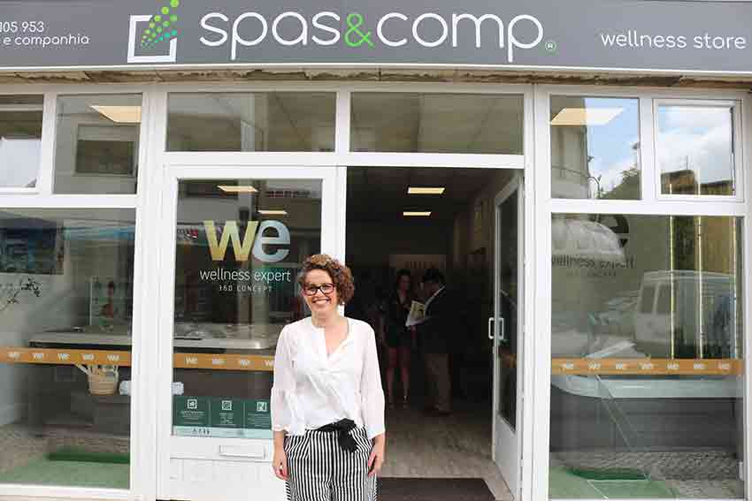 Uma loja que vende spas, banhos turcos e saunas para casas