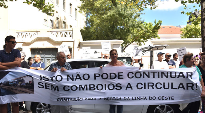 “Modernização sim, sem comboios não!”, gritou-se em Lisboa Gazeta das Caldas - Linha do Oeste