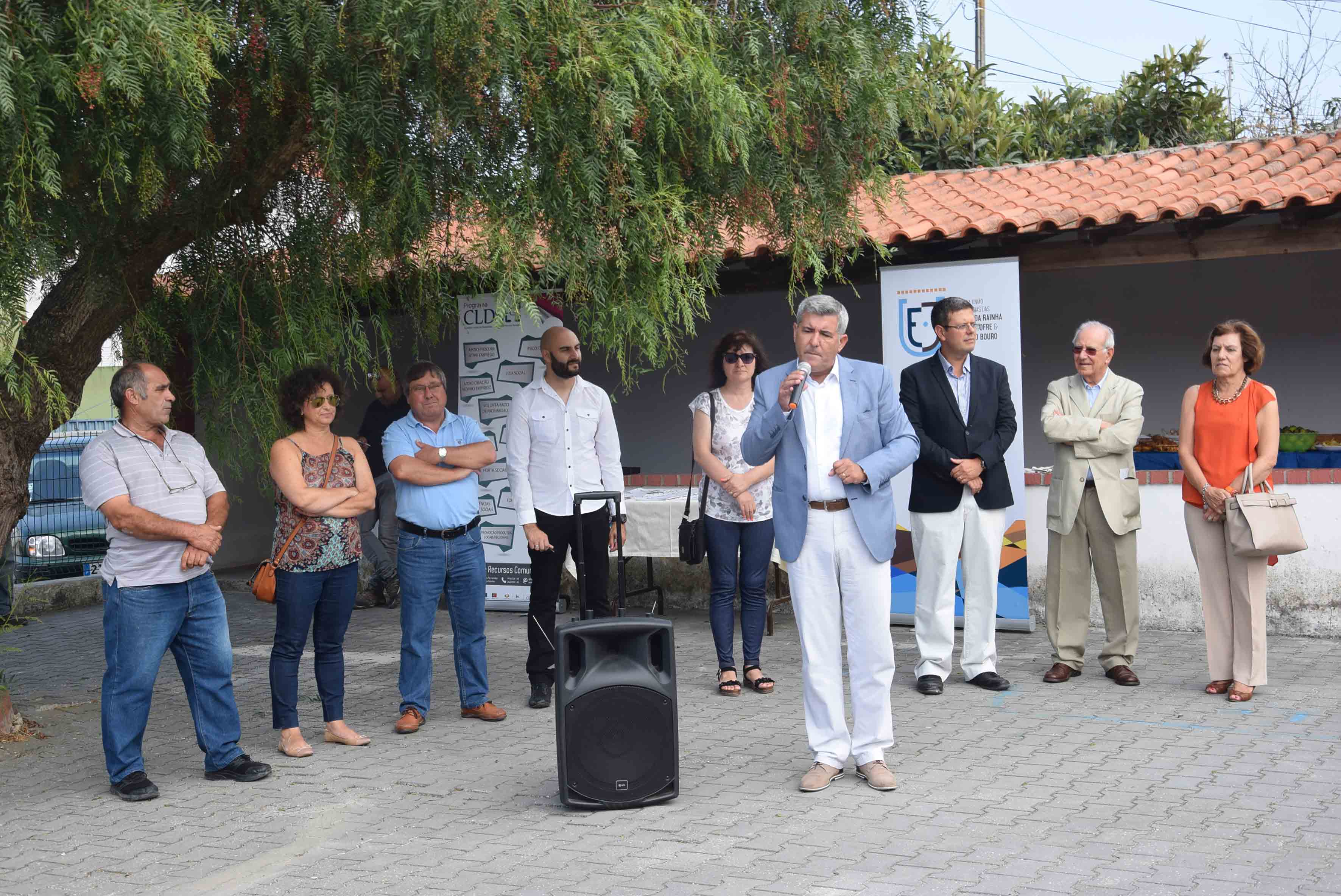 Tinta Ferreira anuncia obras da regeneração urbana em encontro de moradores no Bairro das Morenas