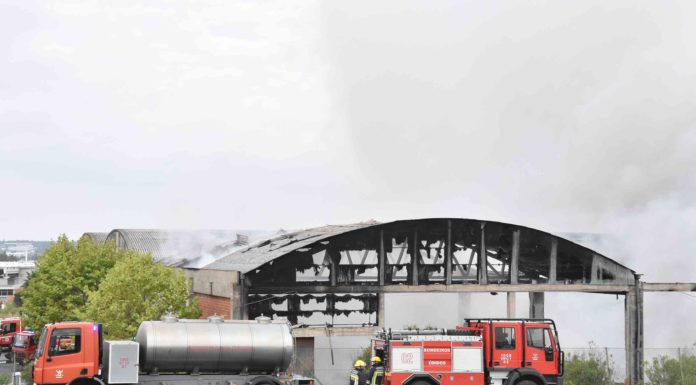 Incêndio destrói dois armazéns da antiga fábrica da Frami Gazeta das Caldas