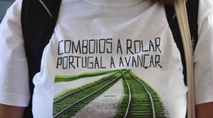 Os Verdes viajaram pela Linha do Oeste para defender o transporte ferroviário Gazeta das Caldas