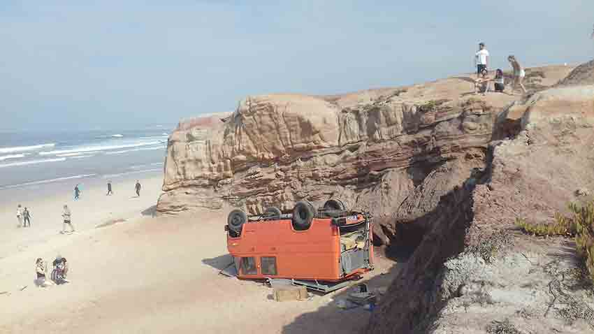 Autocaravana cai de arriba em Ferrel