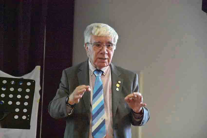 “É preciso estudar os conflitos e aprender a geri-los dando primazia à paz sobre a violência”