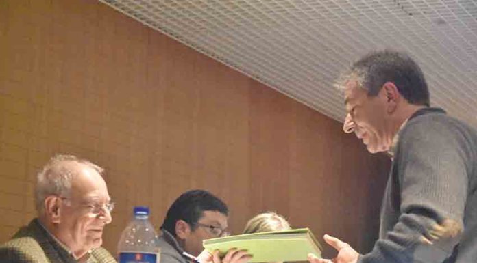 Grupo de cidadãos entrega abaixo-assinado pela memória da Secla na Assembleia Municipal Gazeta das Caldas