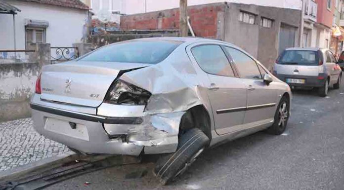 Despista-se na rua Cardeal Alpedrinha, danifica três carros e foge Gazeta das Caldas