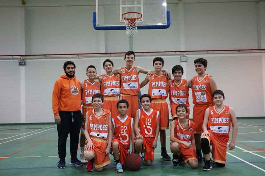 Minis grandes e rapazes enormes