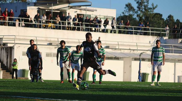 Caldas empatou com a Naval que acabou reduzida a nove