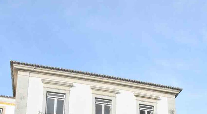 Óbidos entregou providência cautelar contra o encerramento da estação dos CTT Gazeta das Caldas - CTT