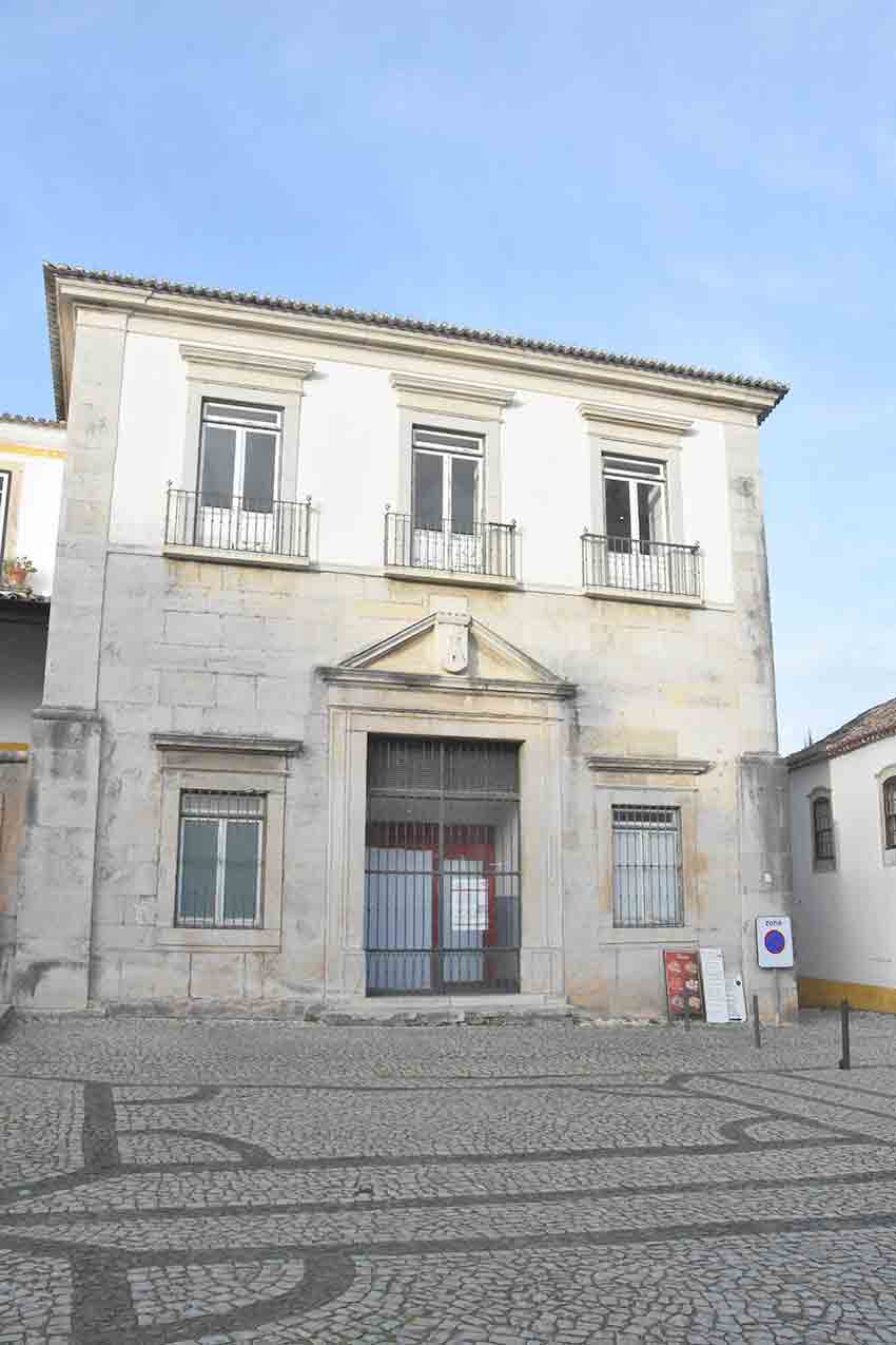 Óbidos entregou providência cautelar contra o encerramento da estação dos CTT