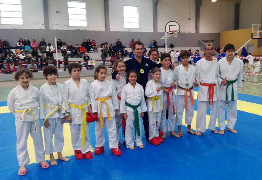 Karatecas do Vilar distinguidos em Alpiarça