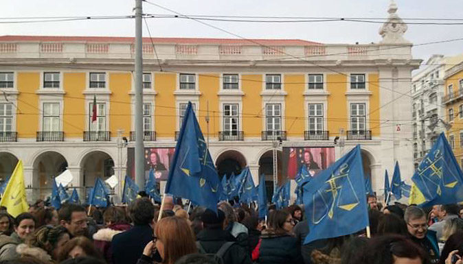 Funcionários caldenses no plenário em frente ao Supremo Tribunal de Justiça Gazeta das Caldas - justiça