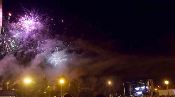 Fogo de artifício e Banda Xeques Orquestra deram boas-vindas a 2019 nas Caldas Gazeta das Caldas - Passagem de ano