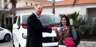 Golfistas da Praia D’El Rey ofereceram carrinha à Misericórdia das Caldas