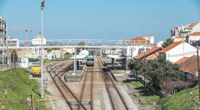 Três anos depois de anunciada a sua modernização a linha do Oeste está na mesma Gazeta das Caldas