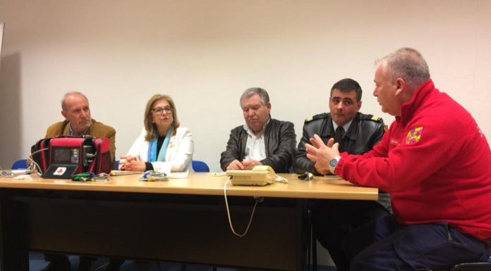 Rotários ofereceram equipamento para viatura dos bombeiros.