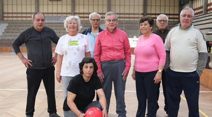 Na Universidade Senior pratica-se um futebol que se joga a andar
