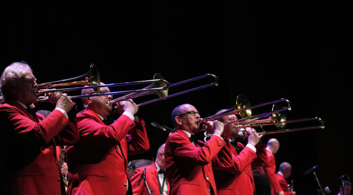 Glenn Miller Orchestra voltou às Caldas e esgotou o CCC Gazeta das Caldas