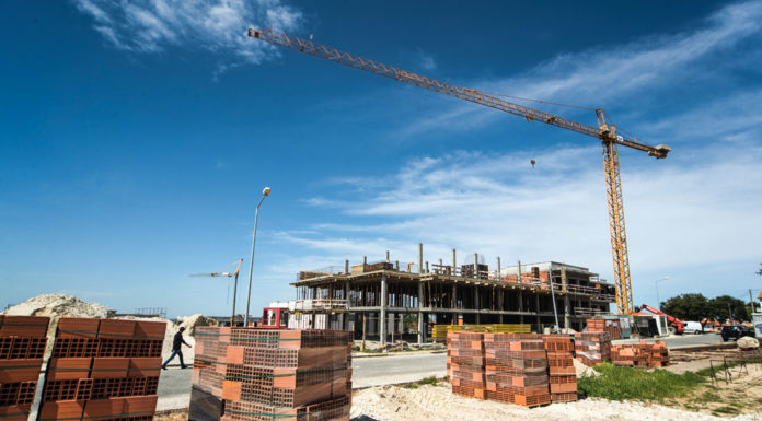 Empresários queixam-se de falta de mão-de-obra na construção civil