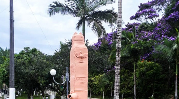 Escultura de Umbelina Barros decora balneário termal de Caldas da Imperatriz