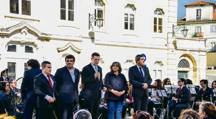 Caldenses encheram Largo do Termal para celebrar os 45 anos de Abril