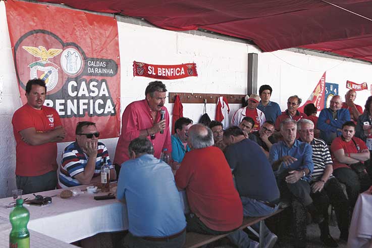 Duzentos benfiquistas festejaram título em Alfeizerão