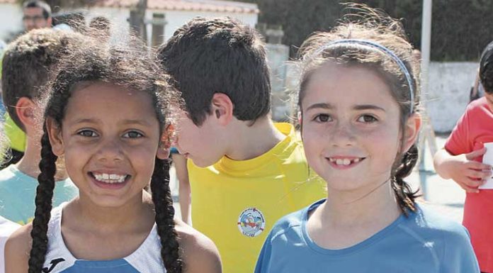 Atletas da Atouguia da Baleia participaram na “Marcha do Festival do Chocolate”