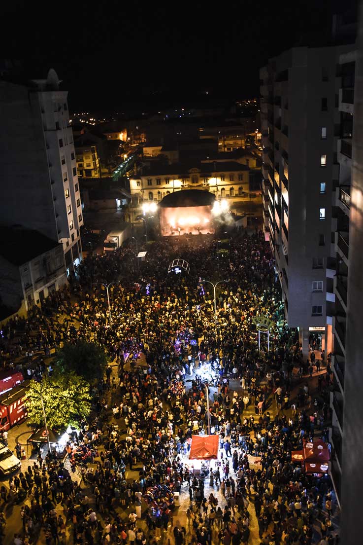 Olavo Bilac contou com uma noite de Verão para encher a Avenida