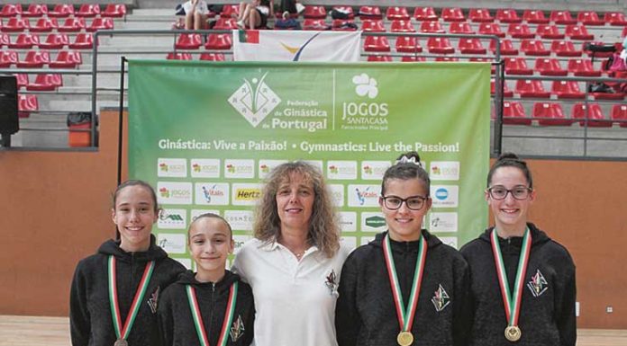 Espetacular desempenho das ginastas do Acrotramp