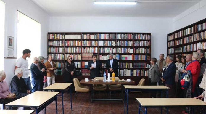 Uma biblioteca na antiga escola da Fanadia