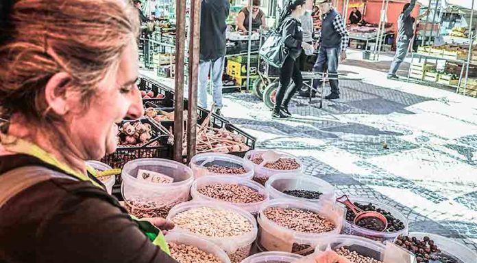 Profissões, artes e ofícios Gazeta das Caldas - Praça da Fruta