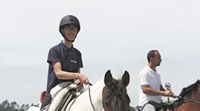Encontro de cavaleiros em Alfeizerão ajudam comissão de festas