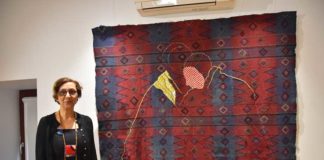 Artista turca diz que o véu é uma demissão da luta pelos direitos das mulheres