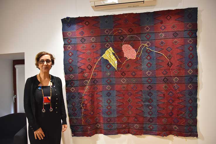 Artista turca diz que o véu é uma demissão da luta pelos direitos das mulheres