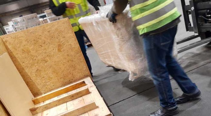 Banheira termal deixa aeroporto brasileiro um ano depois