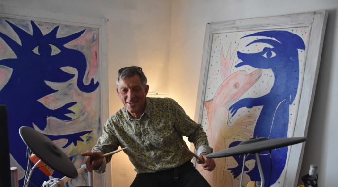 O alemão Freddy Batteur é músico e recebe artistas de todo o mundo no Bouro