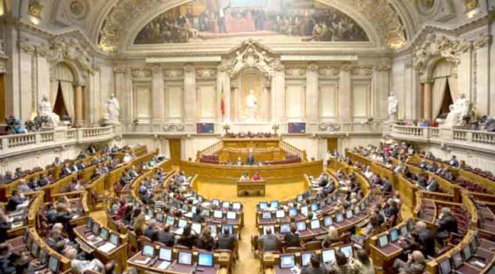 Partidos mais pequenos já definiram candidatos por Leiria. PS e PSD arrastam decisão.