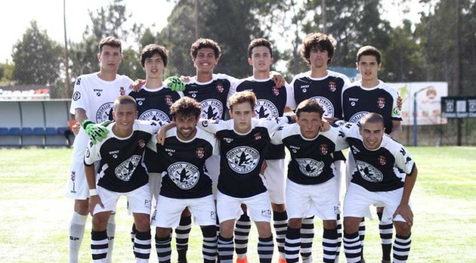 Vitória ao cair do pano