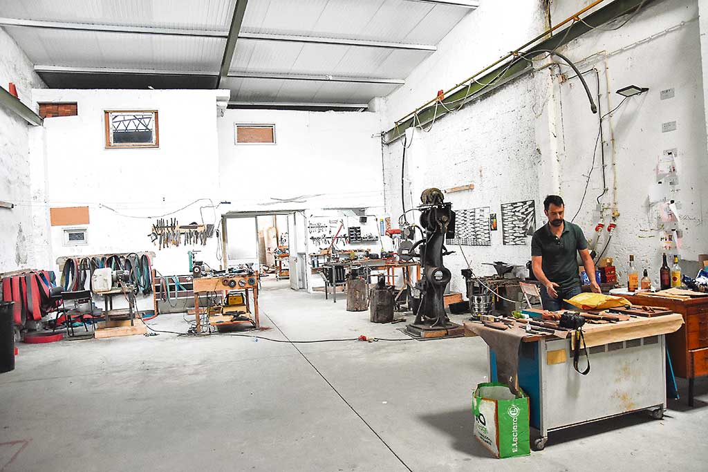 Artistas e artesãos dão nova vida a armazéns no centro da cidade