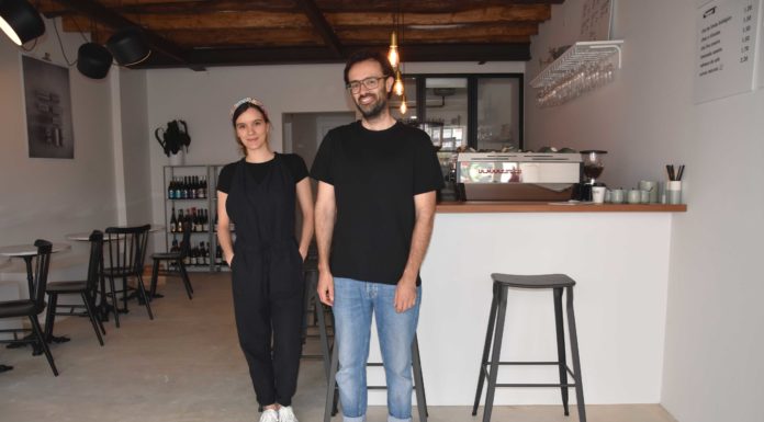 O Local dedica-se ao vinho, ao queijo e ao café